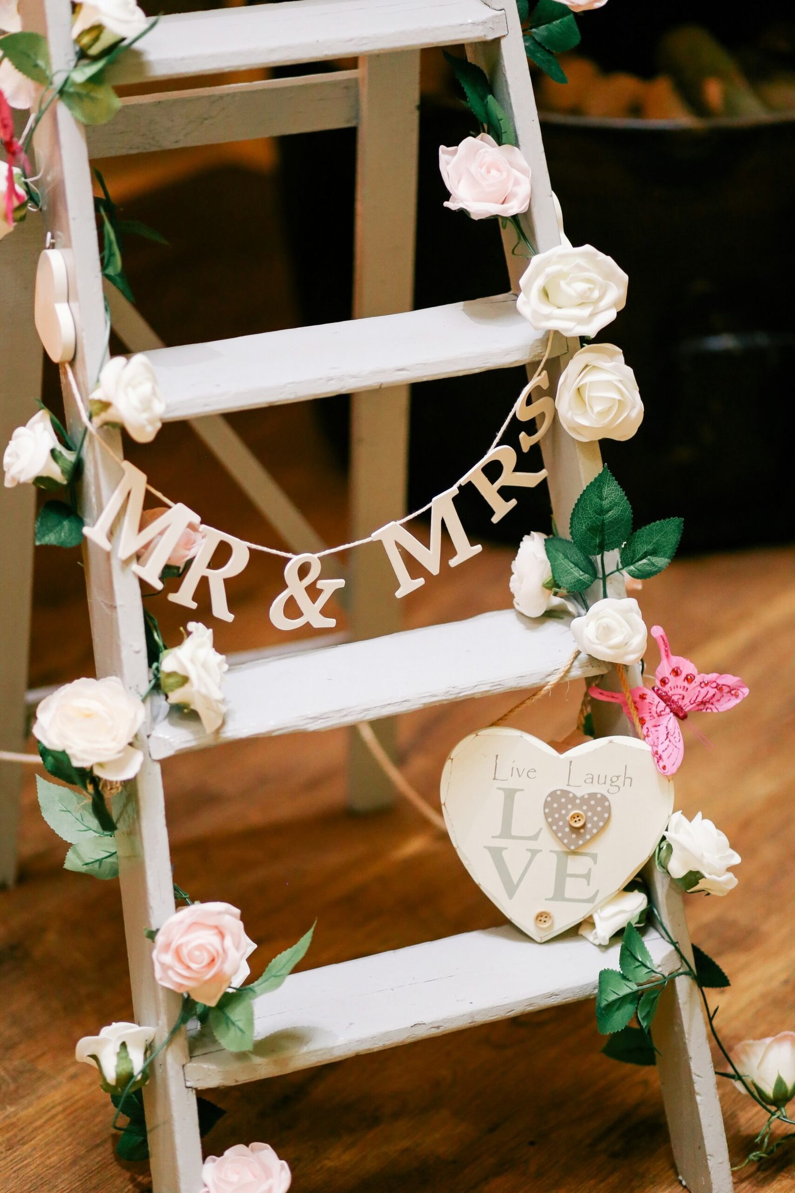 Enhancing Your Wedding Decor with Vintage Elements